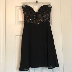 🌵NWOT Tobi Deep-V Mini Dress